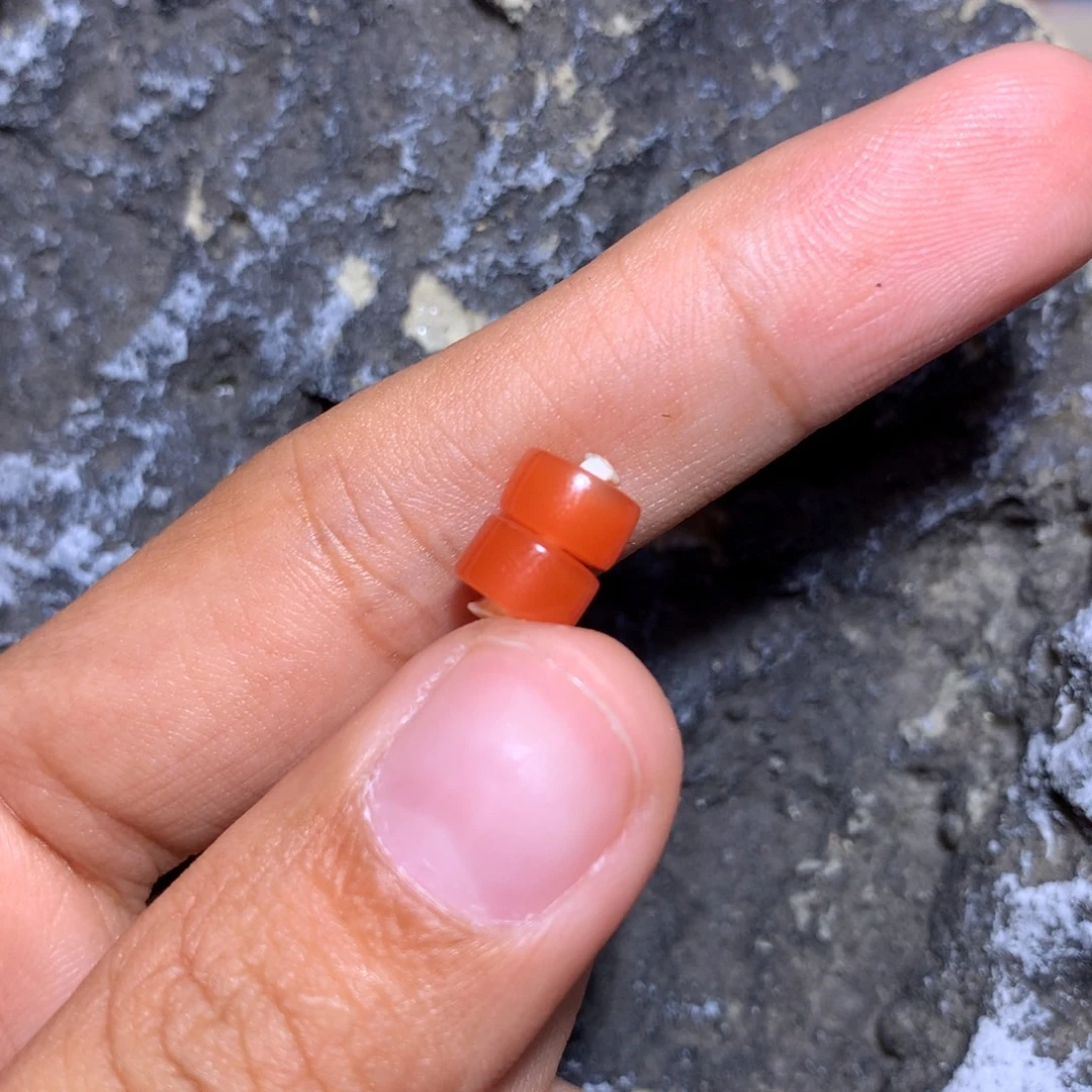 小***小南红玛瑙未镶嵌柿子直切隔珠7×4.1微微沙带