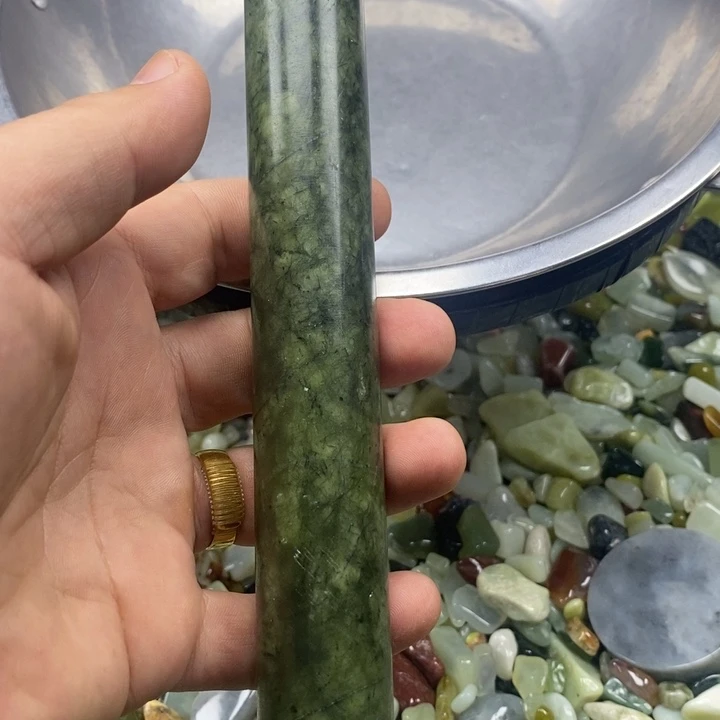 蛇纹石玉未镶嵌鱼缸的