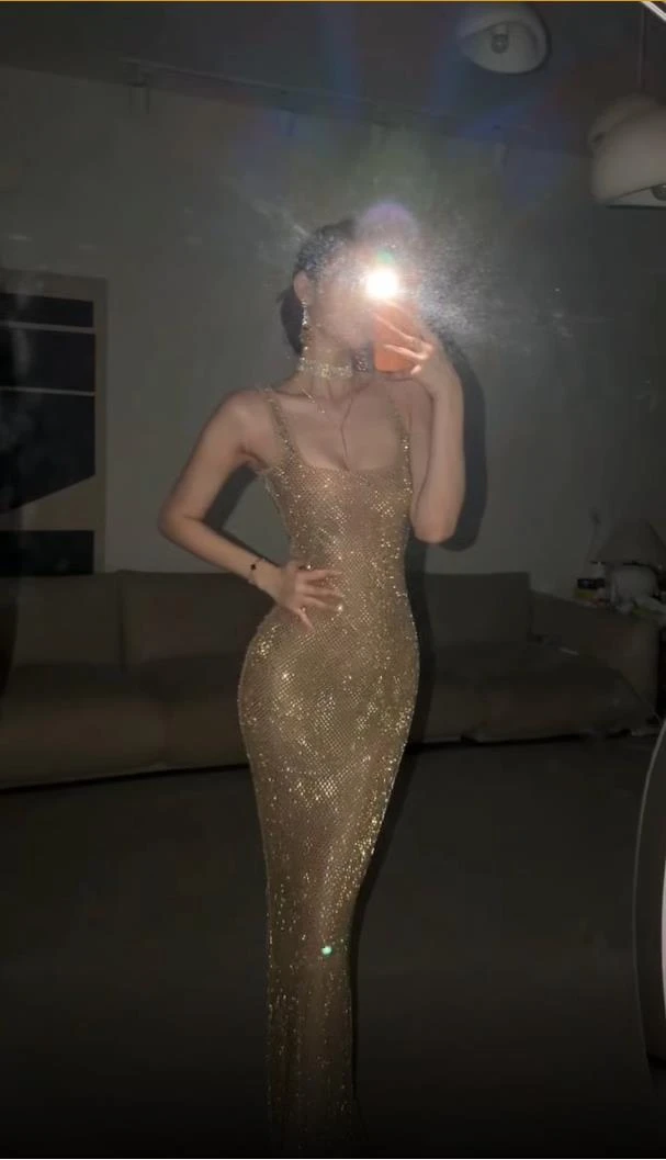 名媛重工烫钻亮片吊带连衣裙女夏高级感性感露背纯欲风晚宴礼服裙