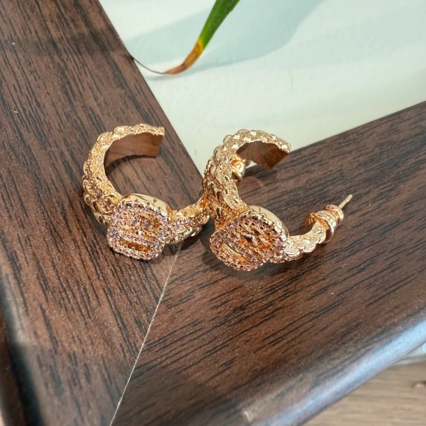 铜合金耳饰 064铜合金耳饰电镀银针锆石猪鼻子C形耳钉时尚气质