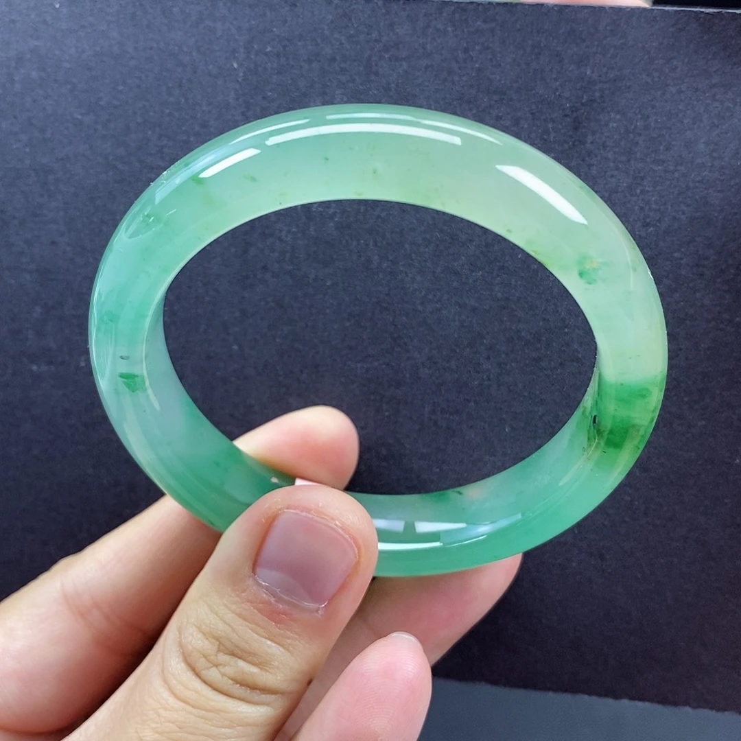 未镶嵌手镯石英质玉