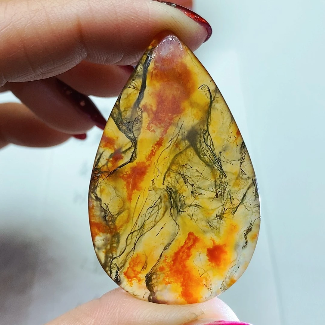 玛瑙/玉髓颈饰未镶嵌液****扬