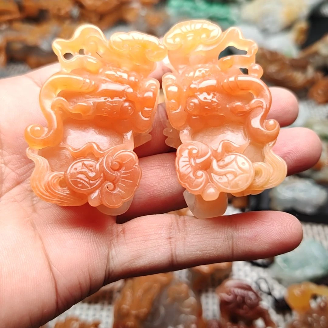 未镶嵌石英质玉（黄龙玉）颈饰