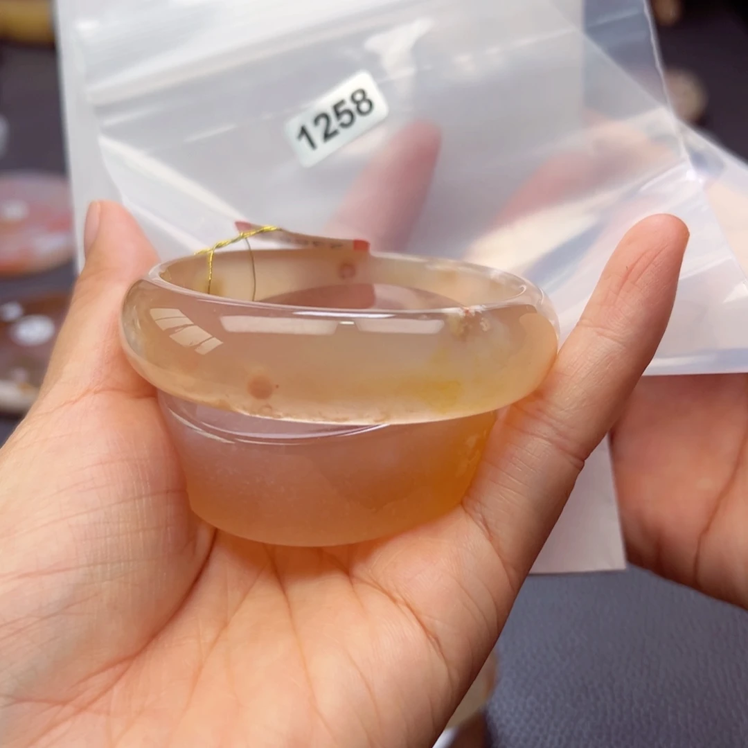 未镶嵌手镯玛瑙/玉髓本****?