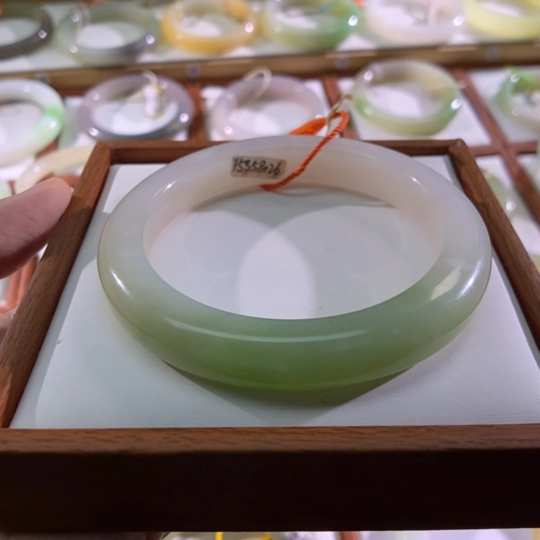 【闪购商品】未镶嵌手镯和田玉（翠青玉）