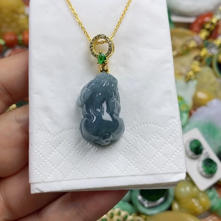 翡翠吊坠(赠链)未镶嵌