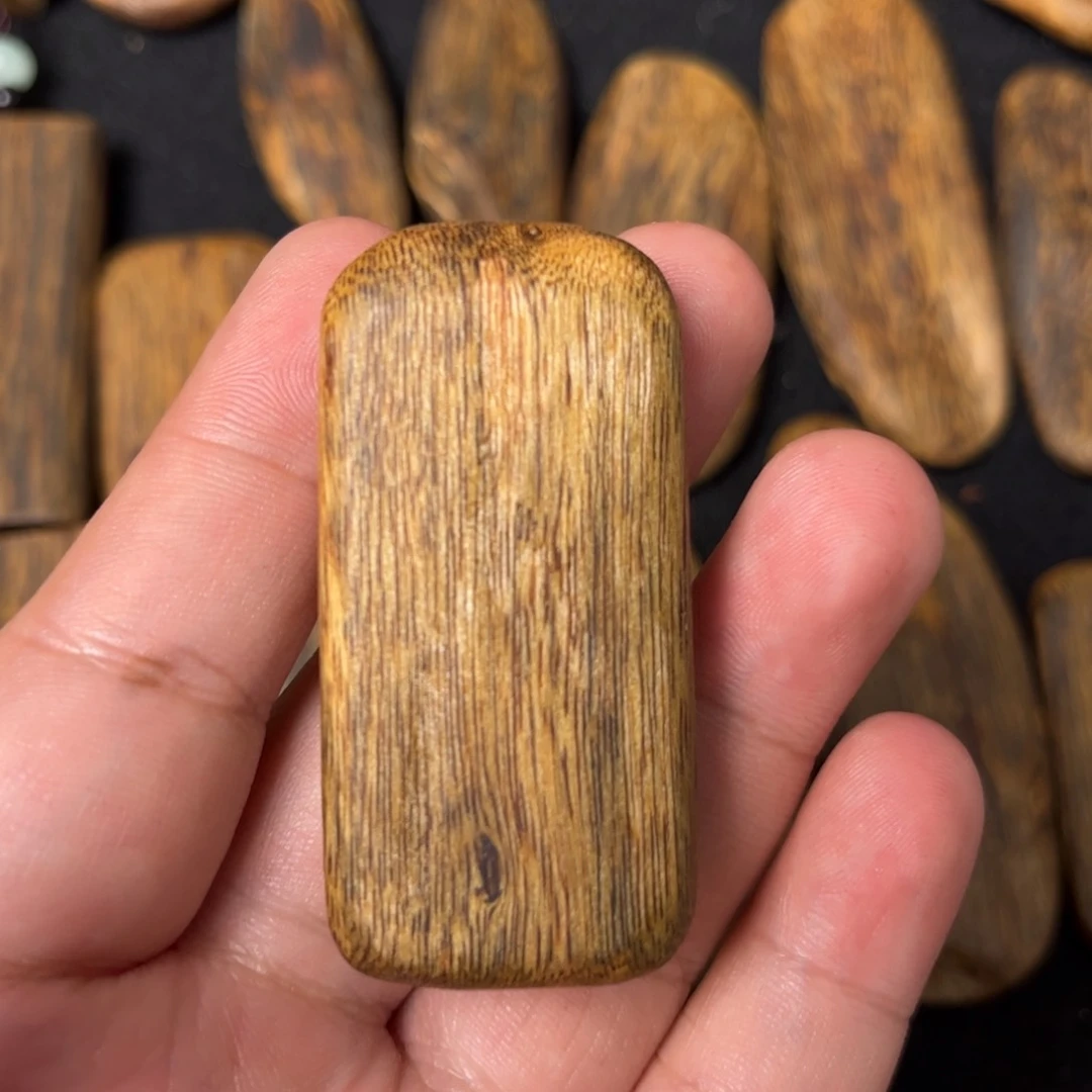 沉香吊坠奇楠沉香原材料无事牌吊坠一个