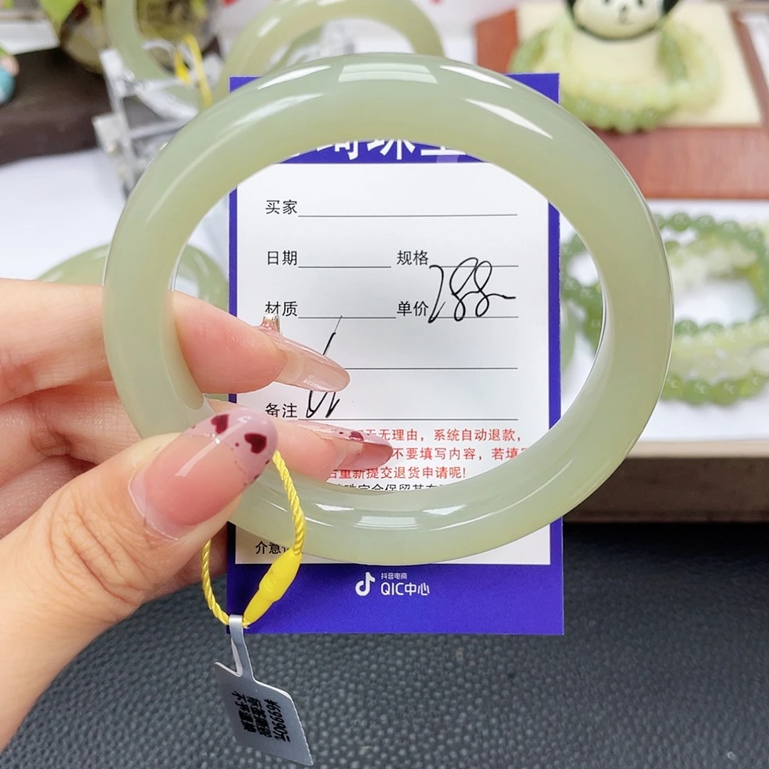 一***光未镶嵌手镯和田玉