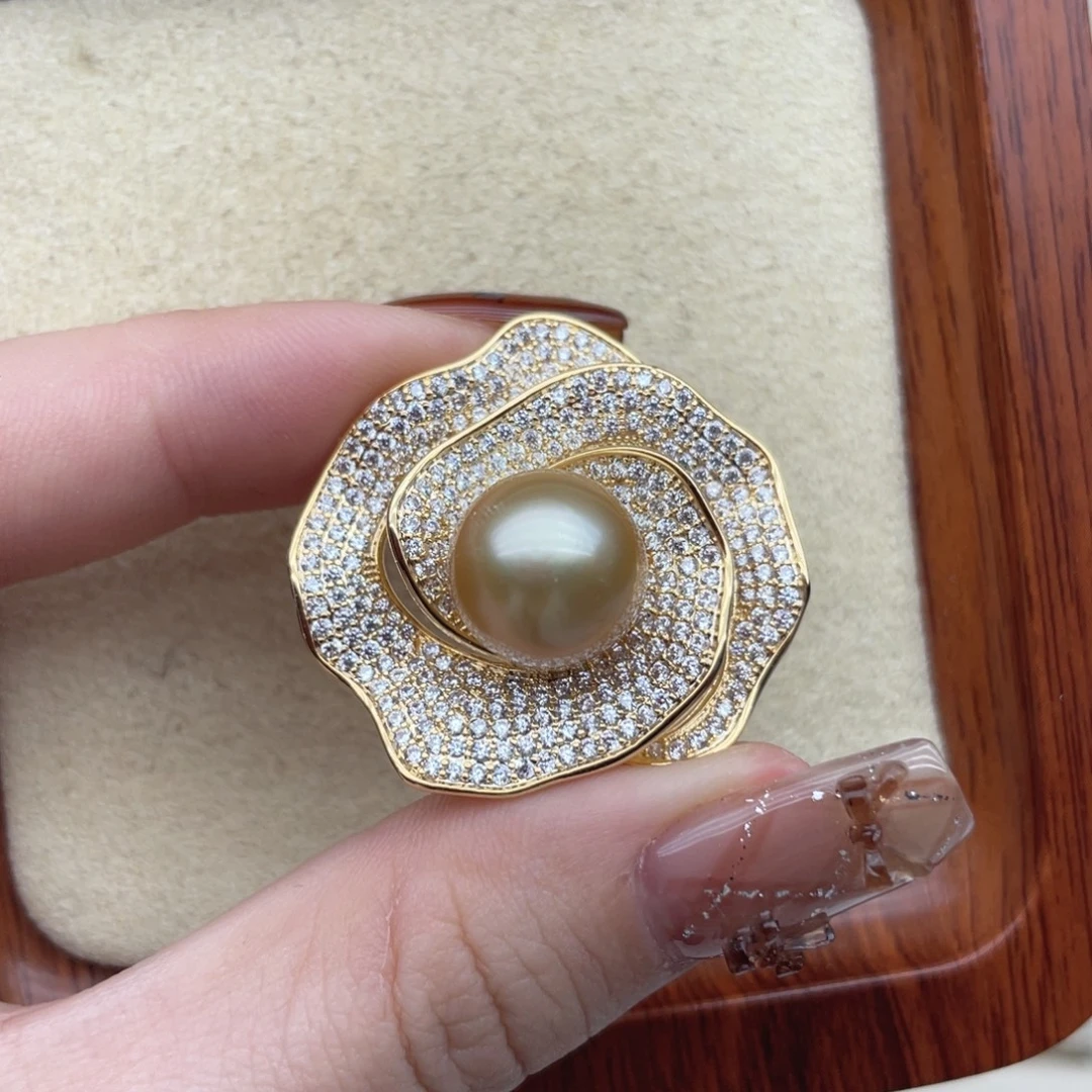 未镶嵌海水珍珠胸饰W13