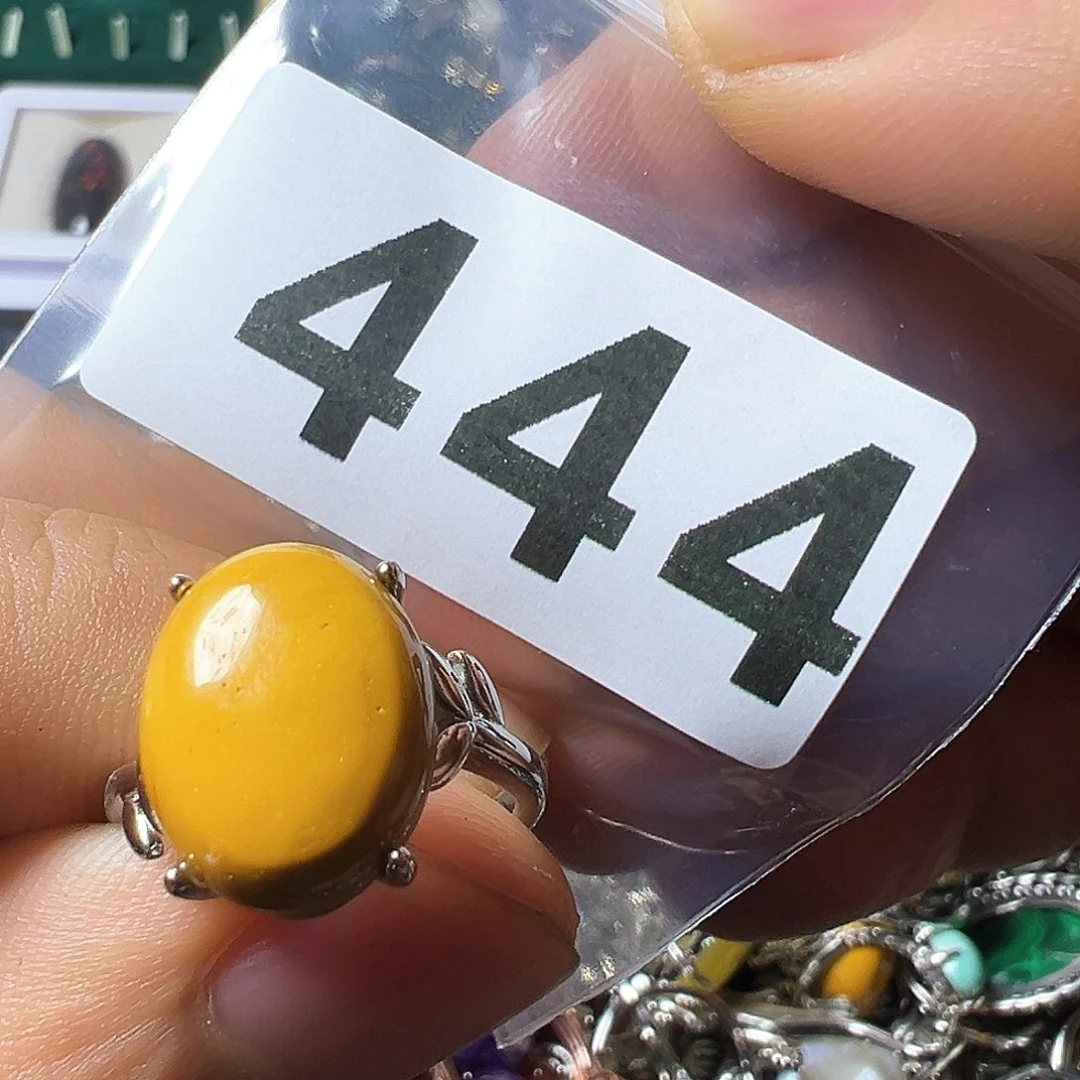 石英质玉戒指未镶嵌