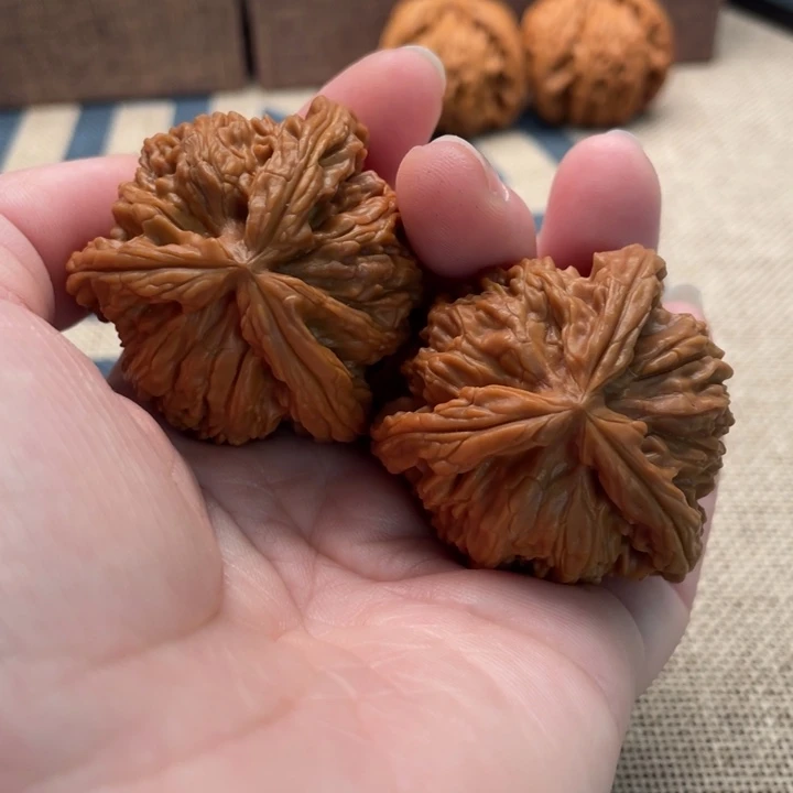 永***：银S925白狮子核桃