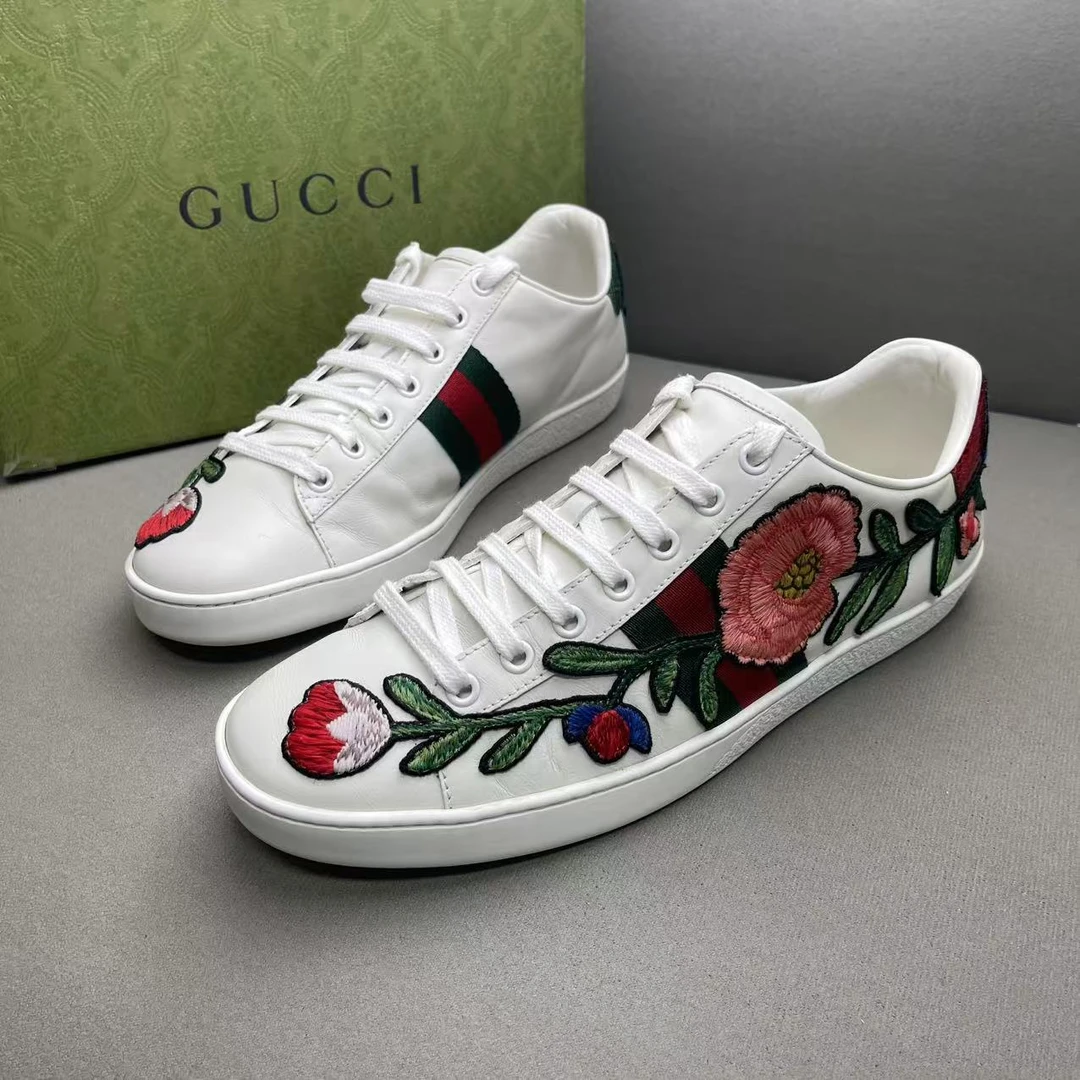 95新 GUCCI/古驰 白色皮面刺绣玫瑰花时尚百搭系带低帮板鞋 40码