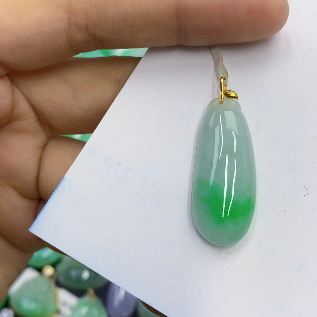 翡翠18K金镶嵌颈饰翡翠