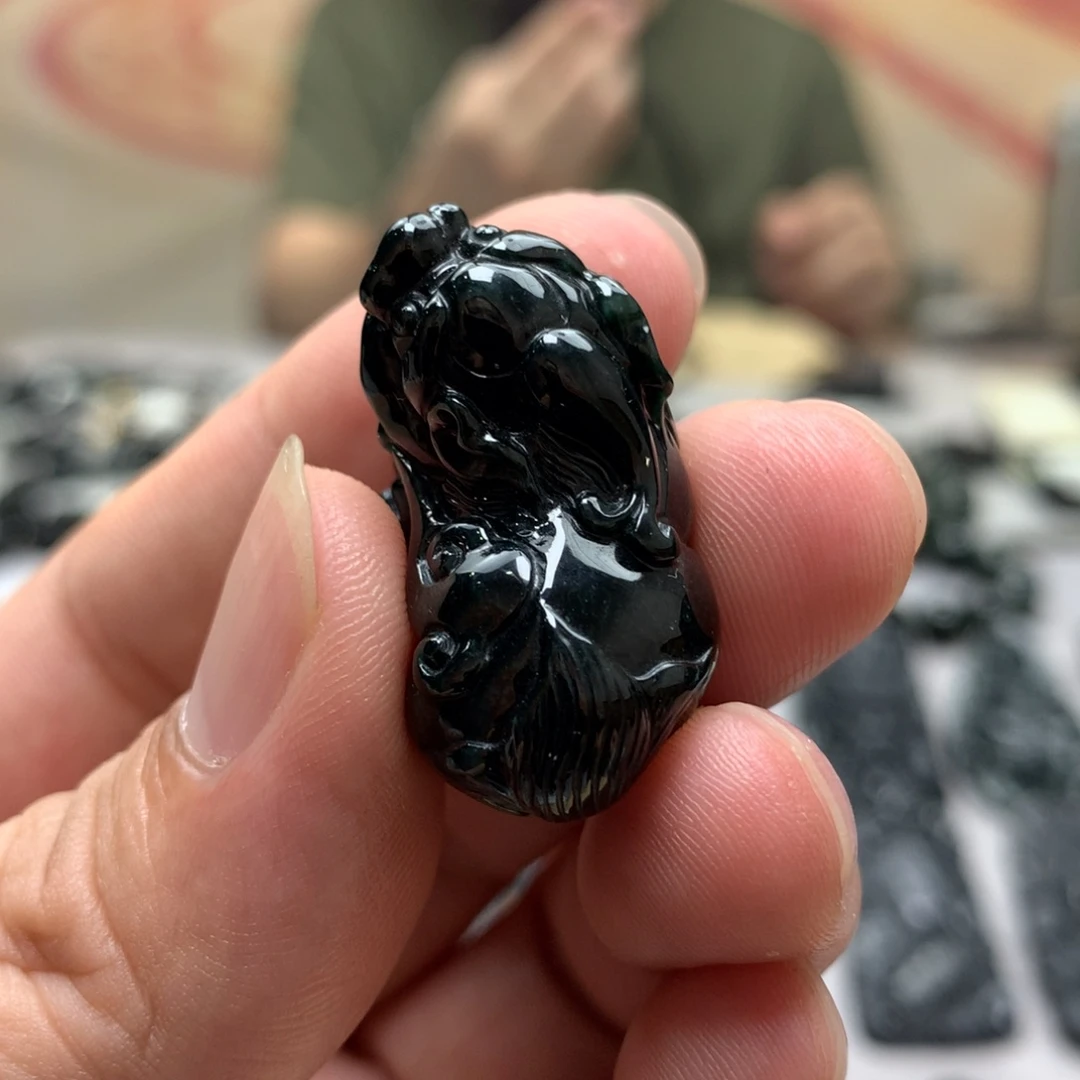 翡翠未镶嵌颈饰貔貅