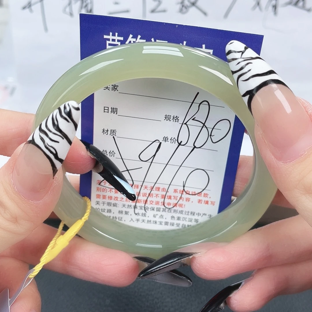 妍****和田玉未镶嵌手镯