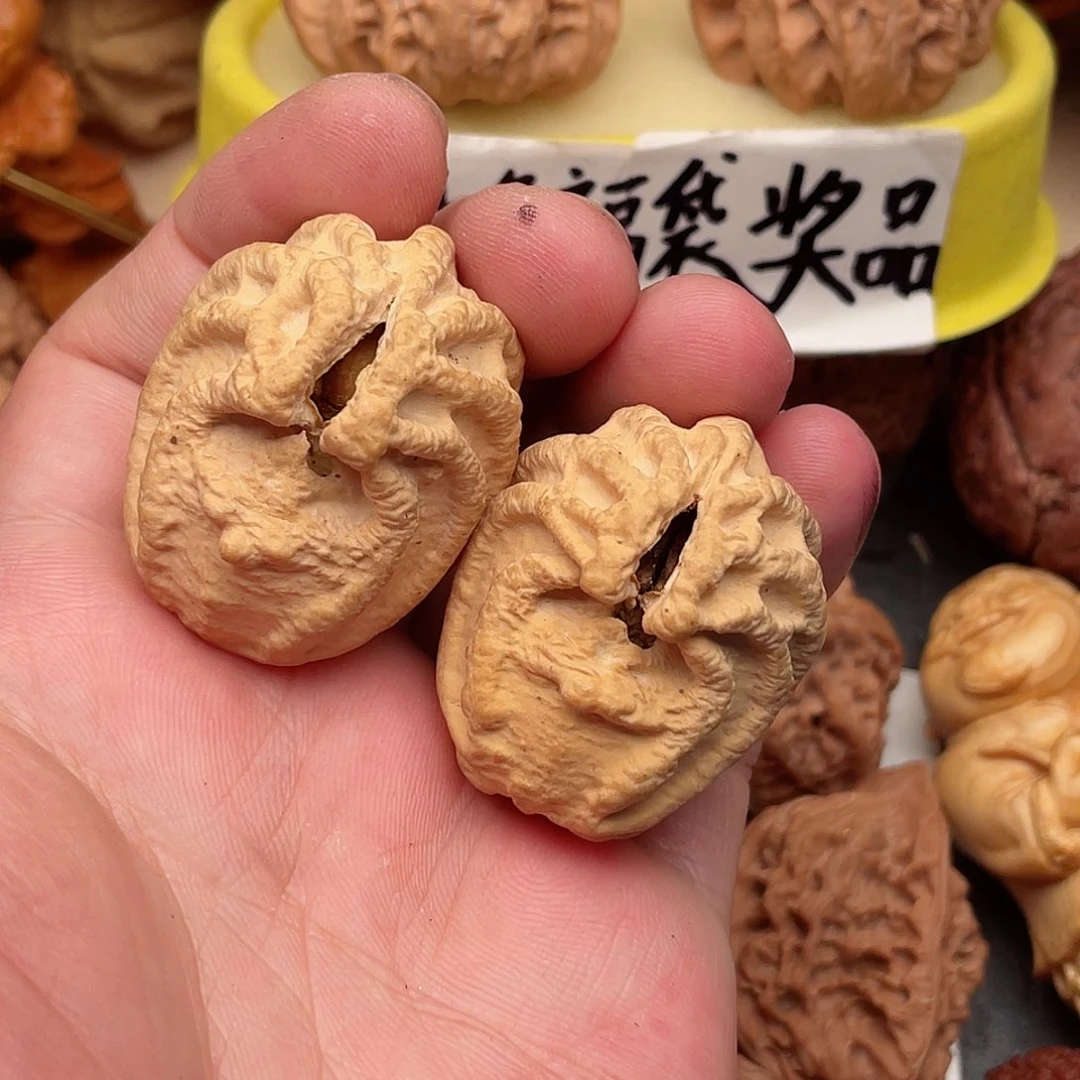 文玩核桃吊坠3***℃鬼脸