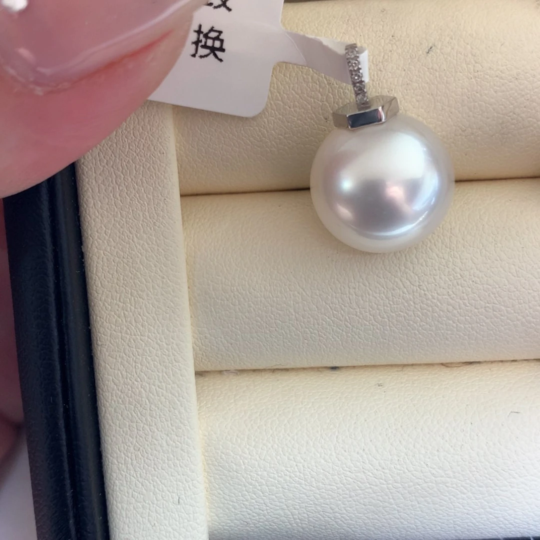 颈饰18K金镶嵌海水珍珠