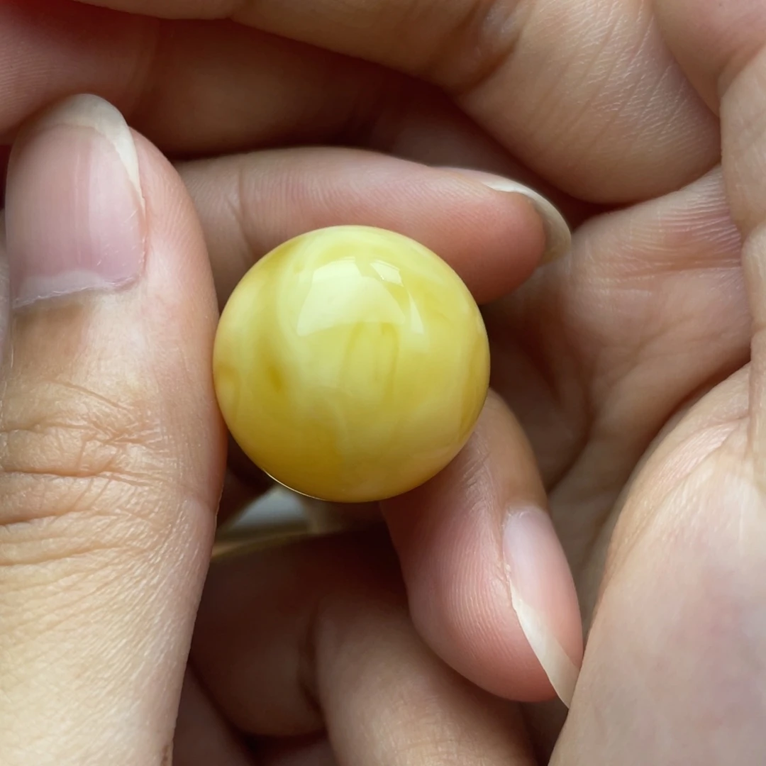 琥珀未镶嵌颈饰浓蜡