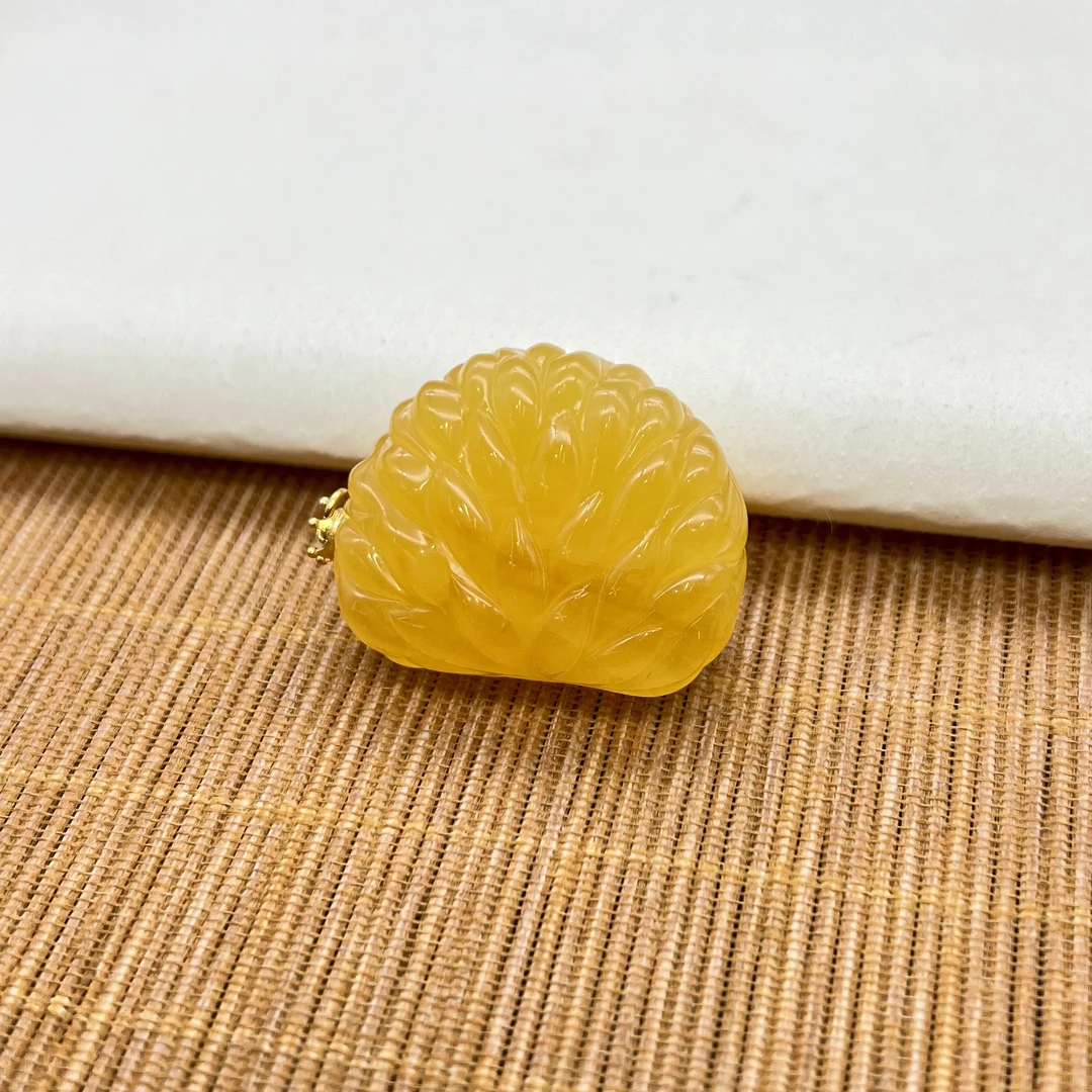 【润家原创】天然琥珀蜜蜡28*35mm18K金焦皮料橘子雕刻件吊坠#6684