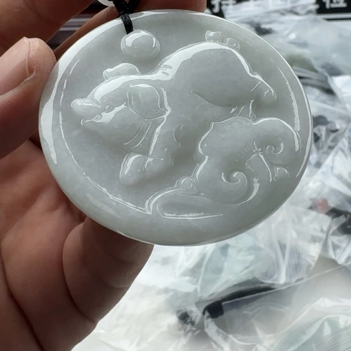 翡翠未镶嵌颈饰天然缅甸A货翡翠