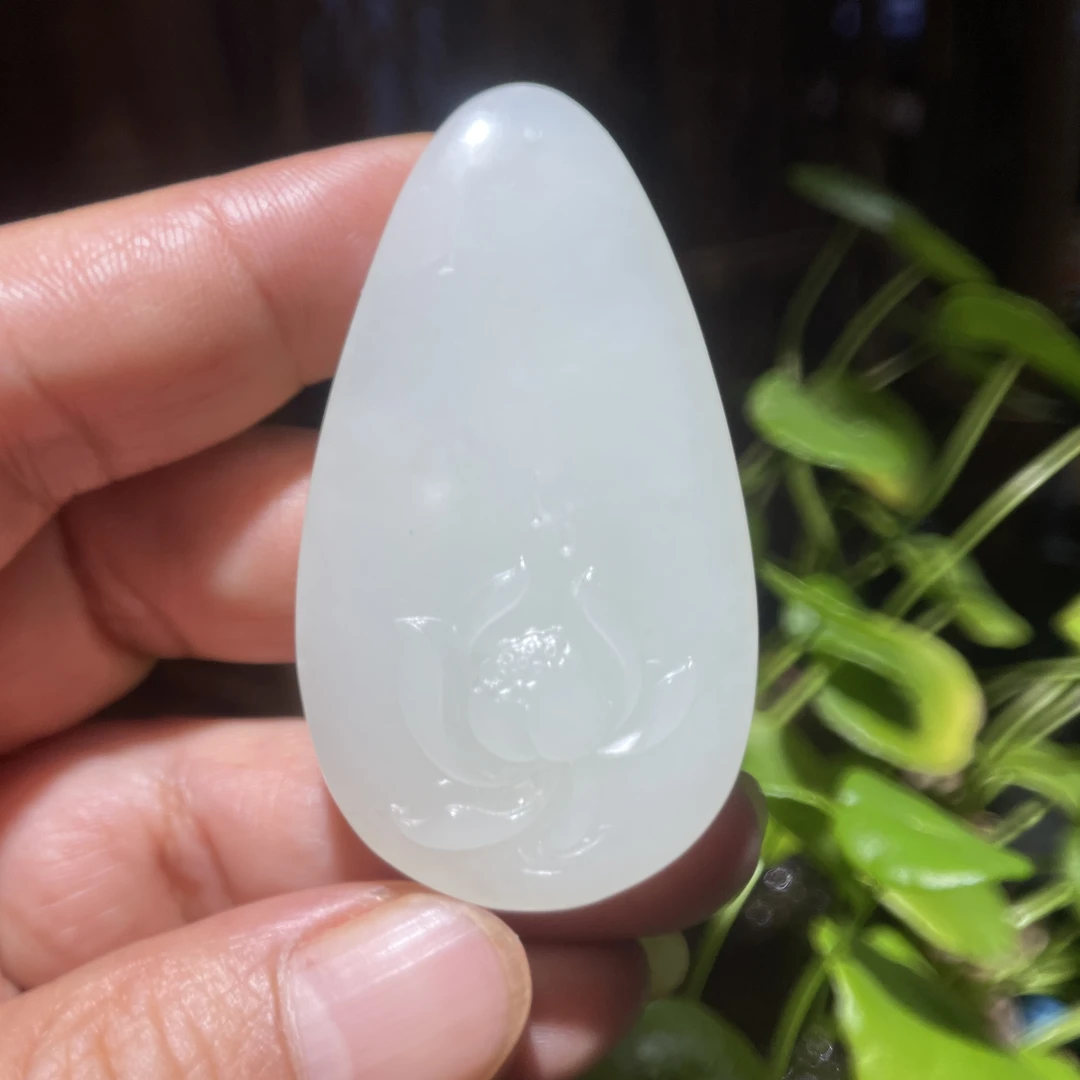 新疆和田玉白玉挂件挂坠吊坠荷花重25.5克