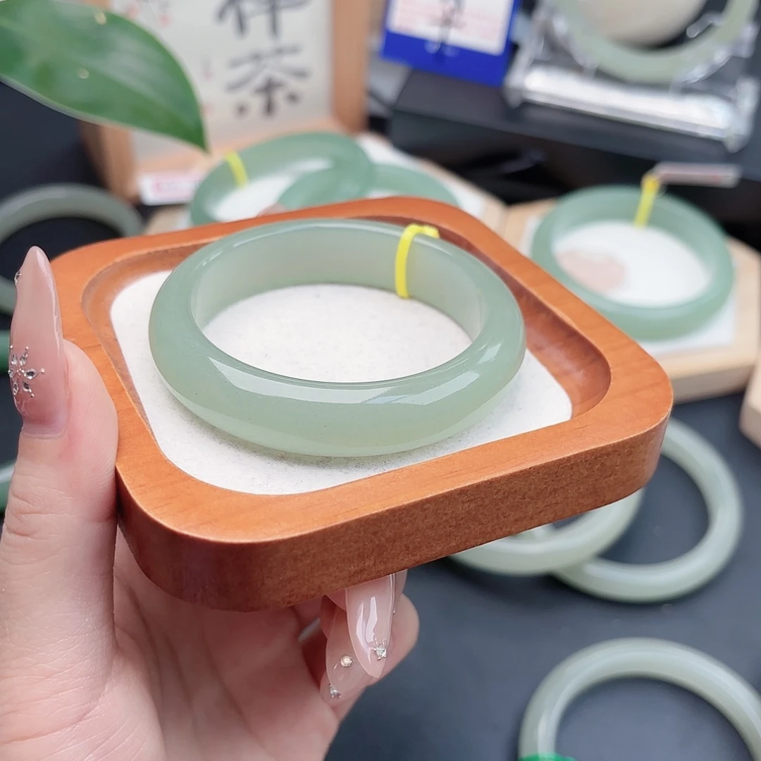 石英质玉未镶嵌手镯