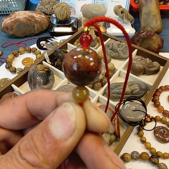 石英岩玉未镶嵌吊坠