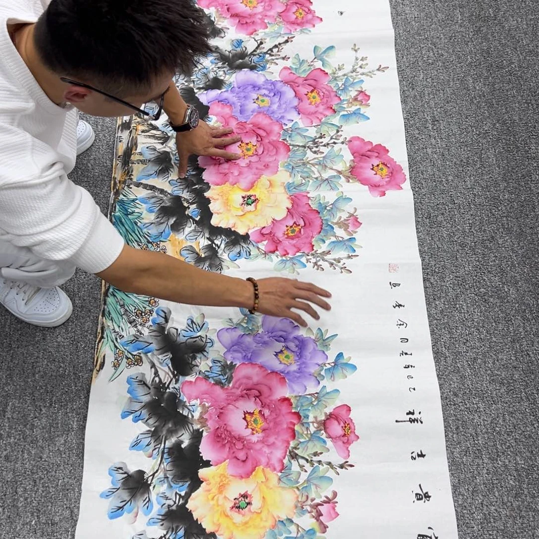国画卖字画的小男孩