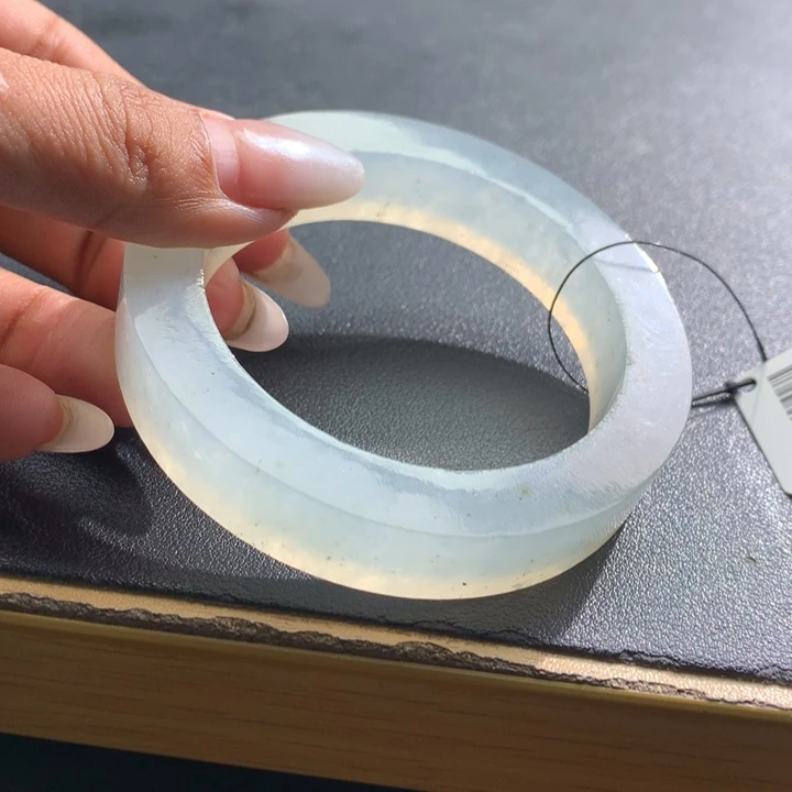 定制翡翠未镶嵌翡翠手镯