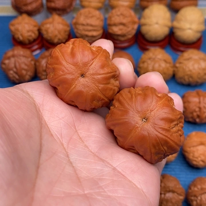 ᨏ***࿐文玩核桃把件至尊粗筋