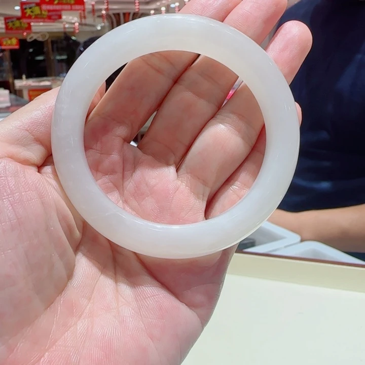 未镶嵌手镯和田玉75