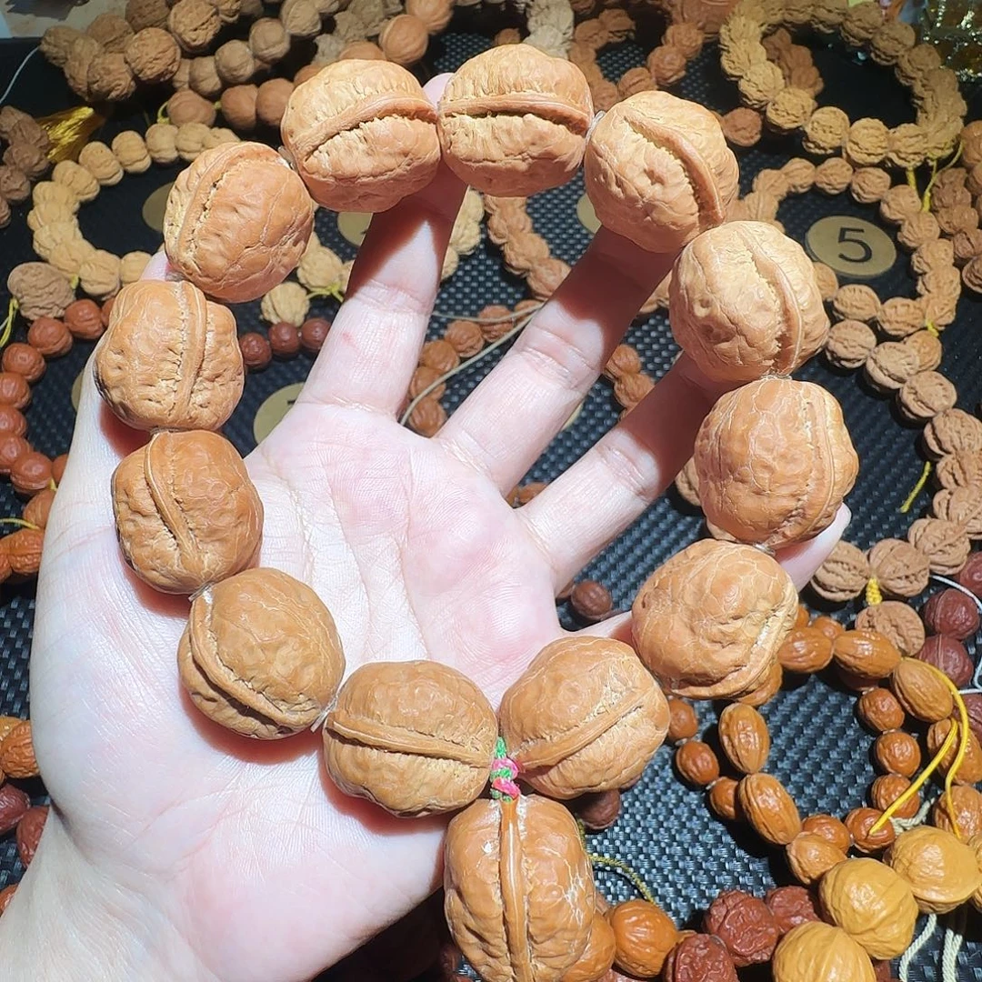 木质类文玩核桃吊坠小金鞋白茬