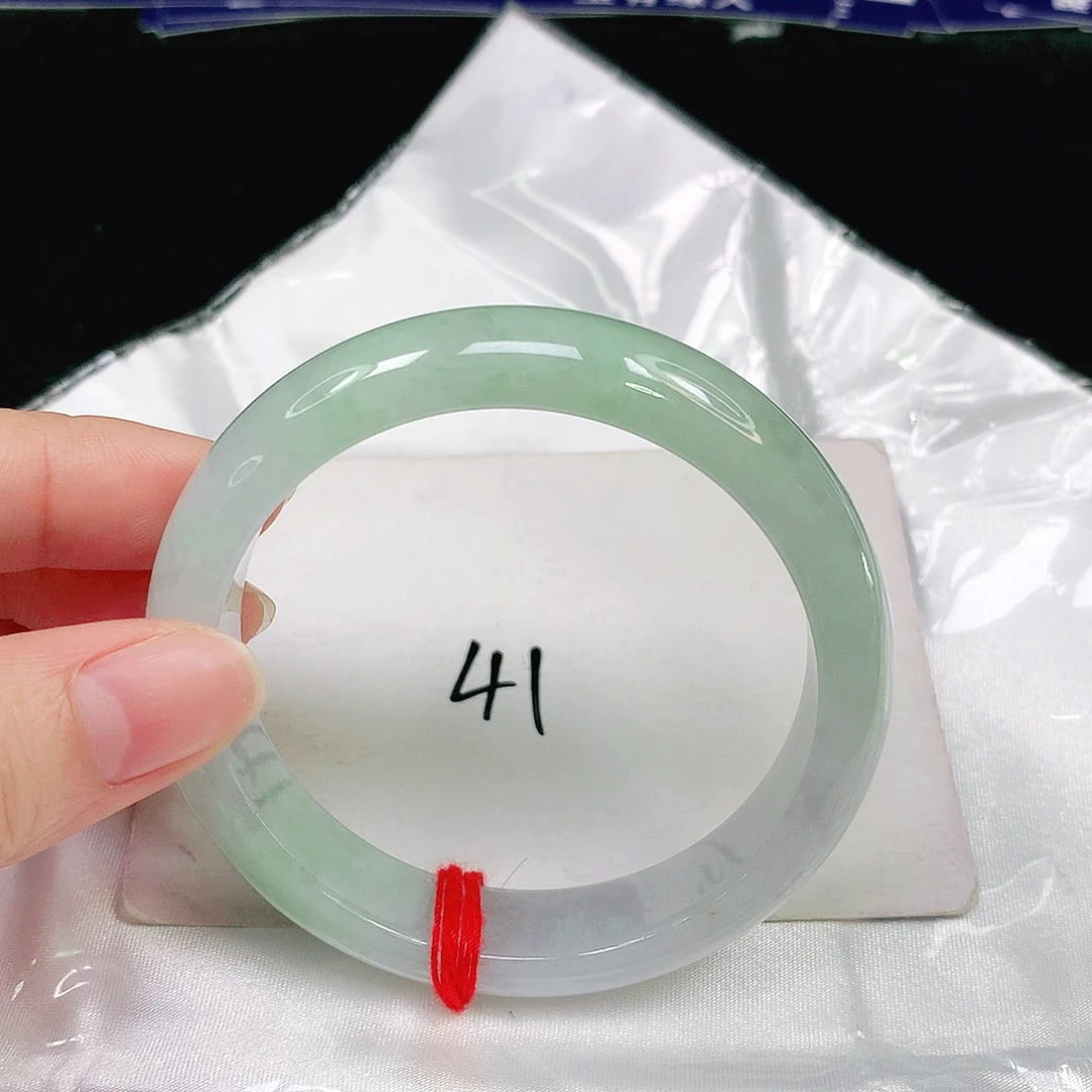 翡翠手镯未镶嵌翡翠手镯未镶嵌