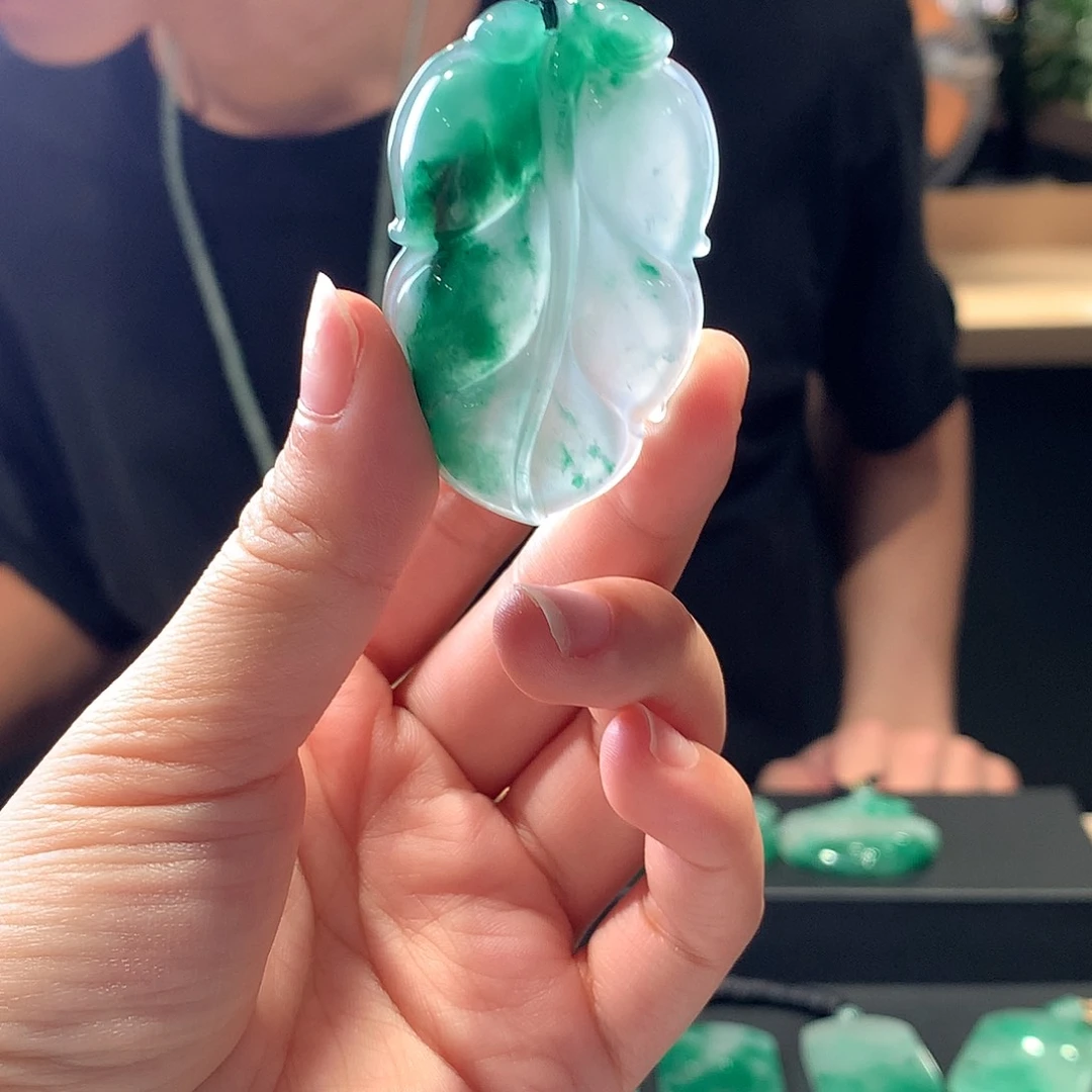 石英质玉未镶嵌吊坠