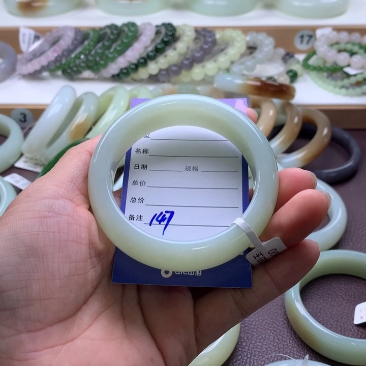 和田玉未镶嵌手镯