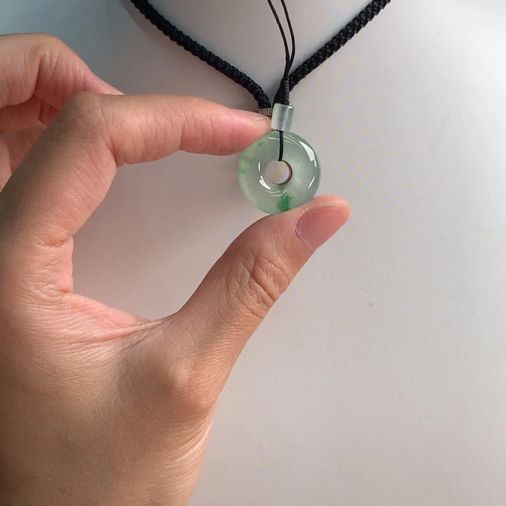 翡翠未镶嵌颈饰…..