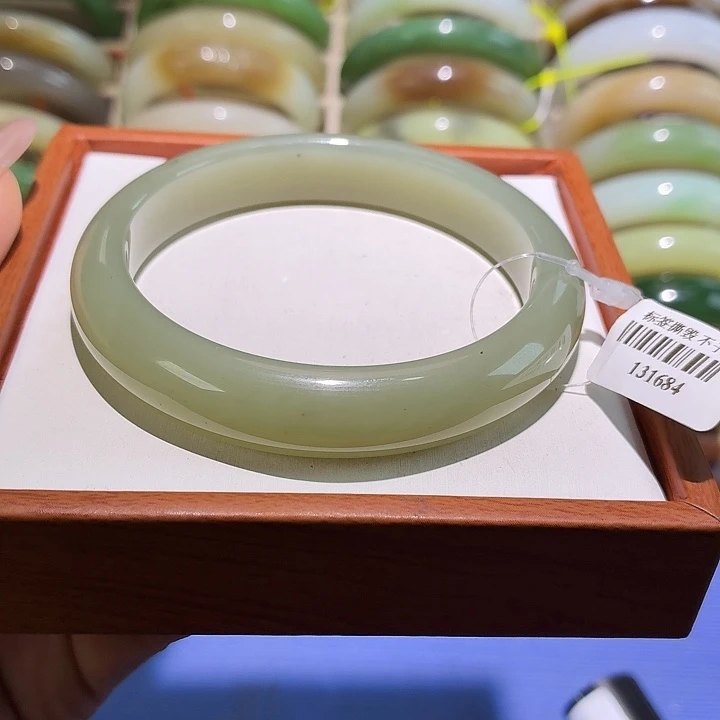 和田玉未镶嵌手镯60.6+