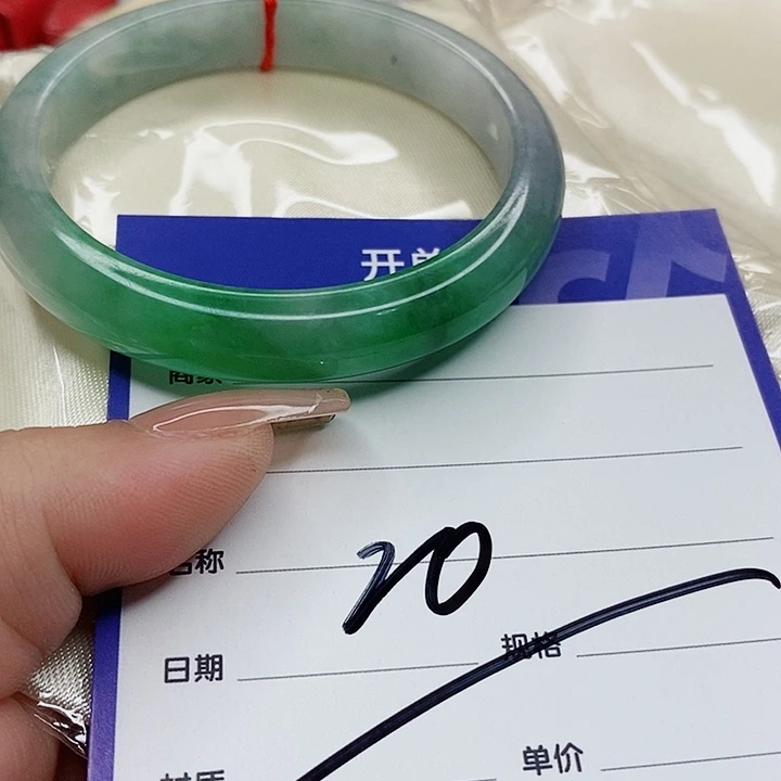 翡翠手镯（圆镯）未镶嵌