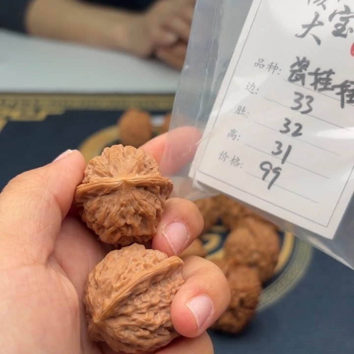 文玩核桃把件瓷娃娃139