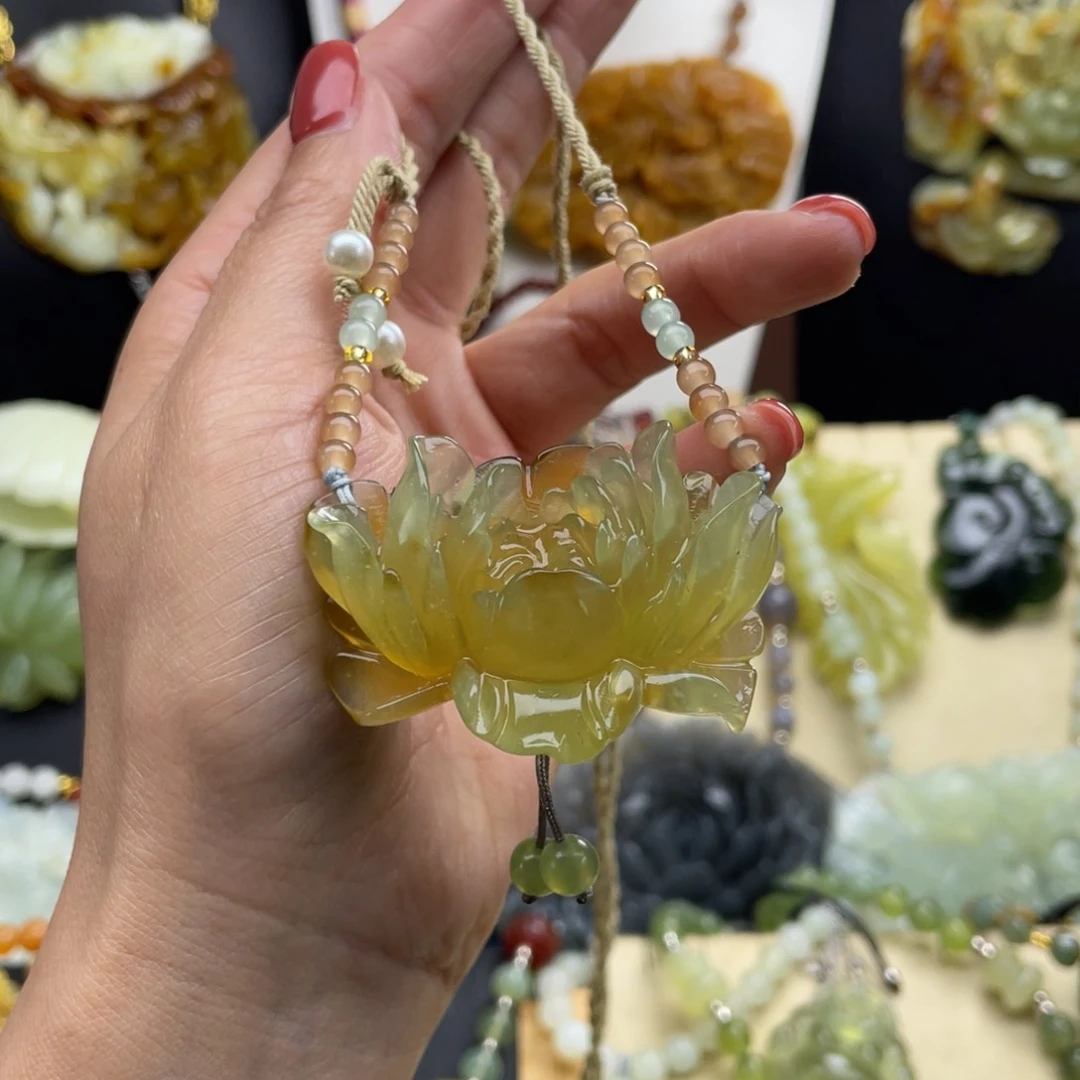 未镶嵌蛇纹石玉颈饰