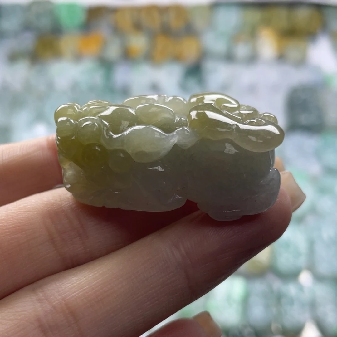 翡翠未镶嵌颈饰貔貅