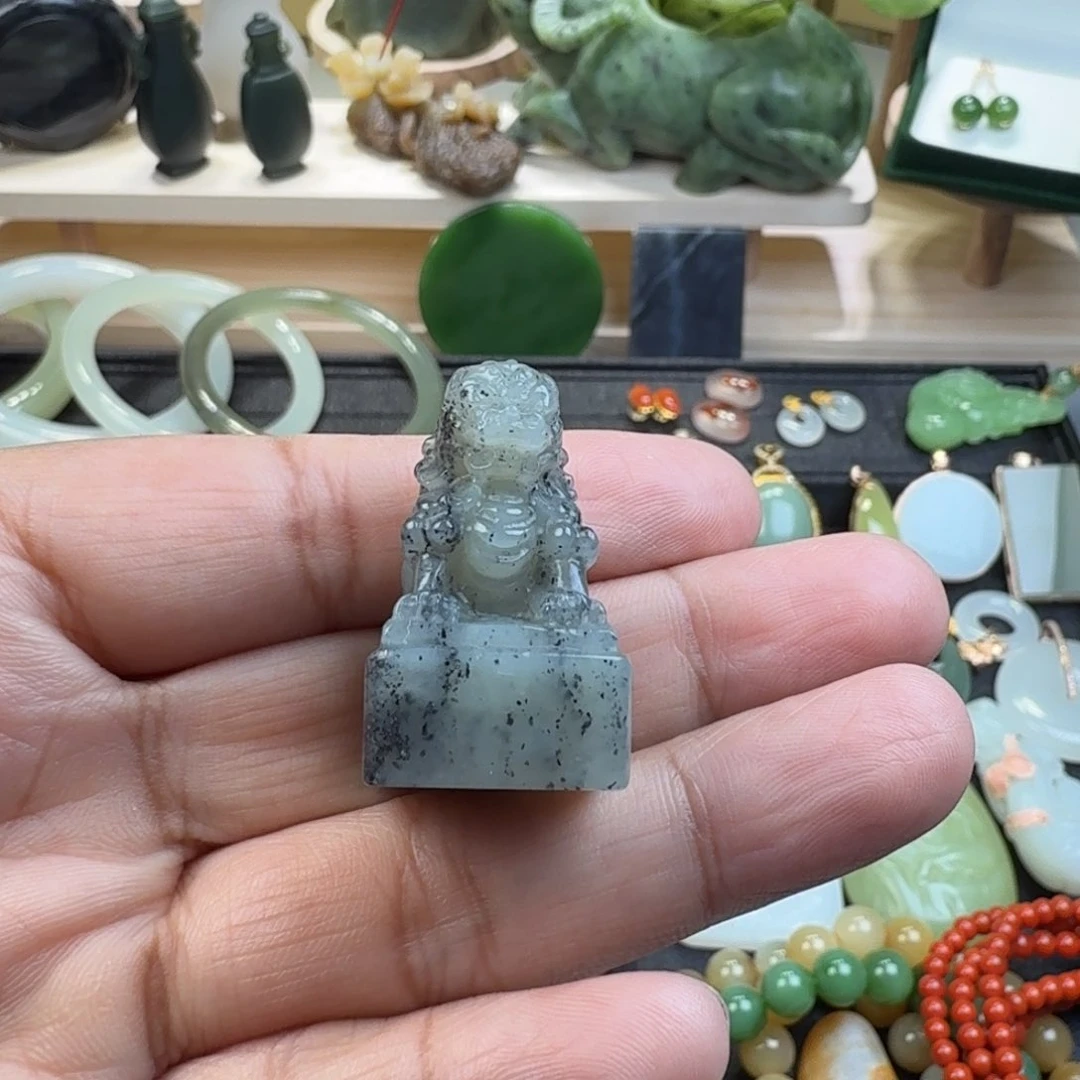 和田玉未镶嵌颈饰花**落