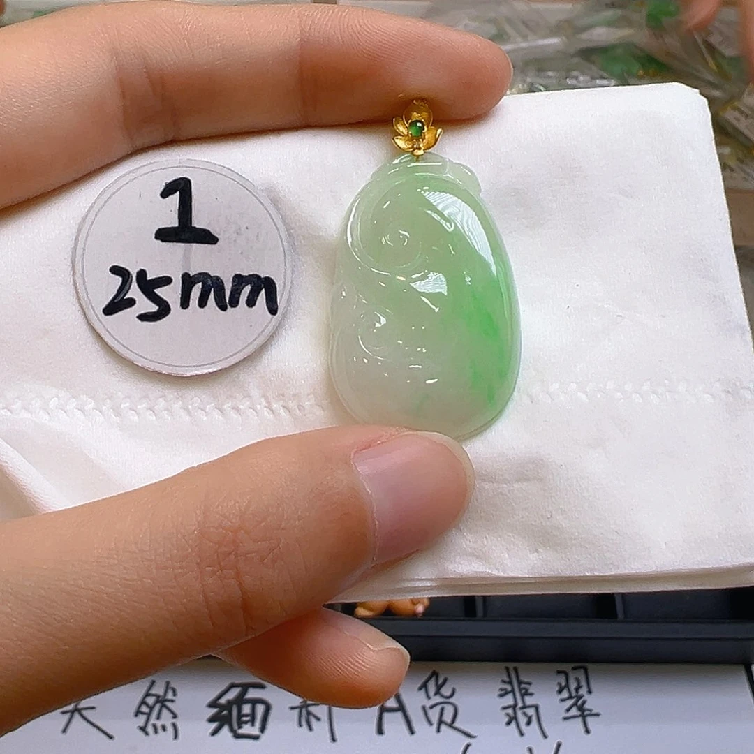 翡翠颈饰18K金镶嵌翡翠