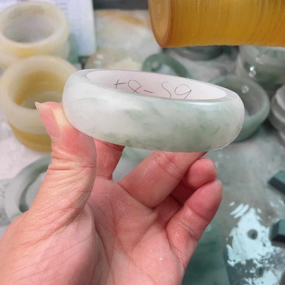 卡***皮定制石英质玉（天山翠）