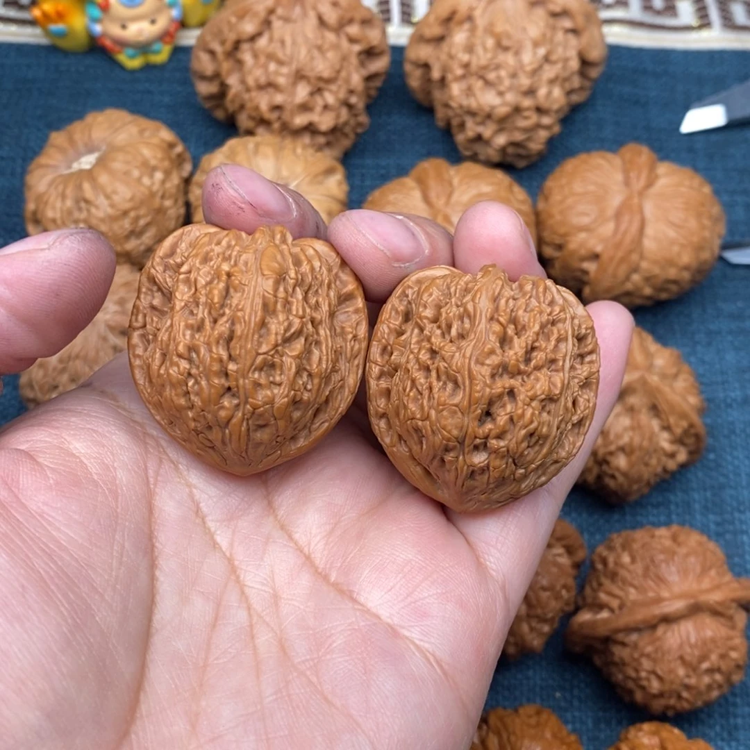 文玩核桃把件35原桩红宝石