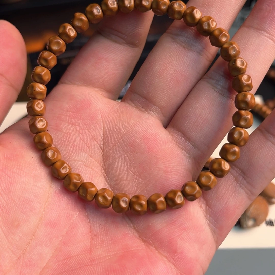 手串紫金鼠玩游戏紫金鼠