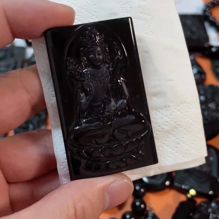 翡翠颈饰未镶嵌李**波