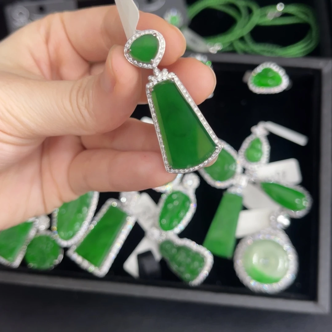 翡翠银S925镶嵌戒指无事牌吊坠