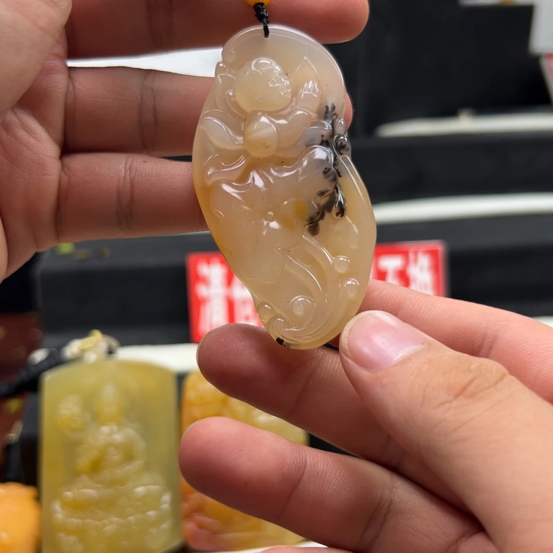 未镶嵌石英质玉（黄龙玉）黄龙玉
