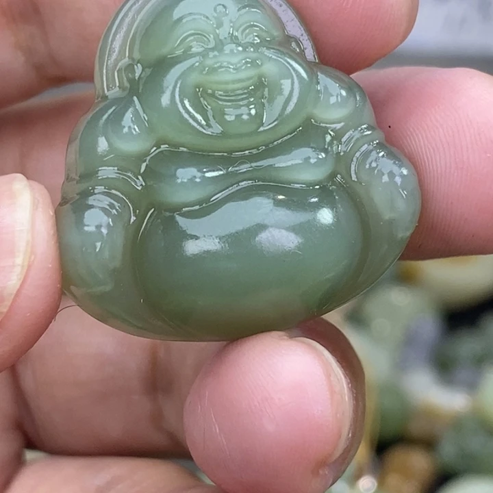 沐***沐和田玉未镶嵌颈饰